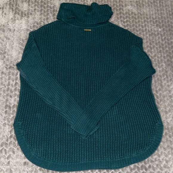 Michael Kors Cable Knit Turtleneck sweater.  Size Small.  Scoop hemline. - Picture 6 of 8